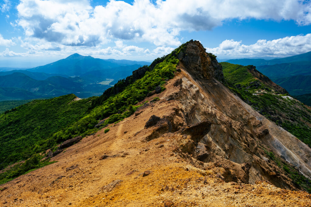 南から見た船明神山