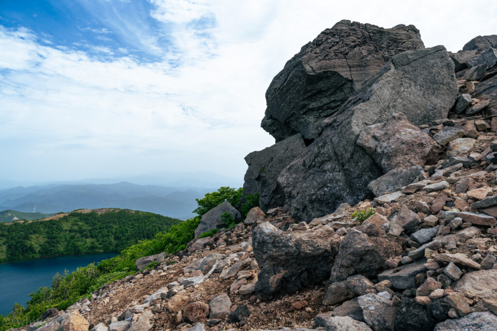 一切経山北面のガレ場