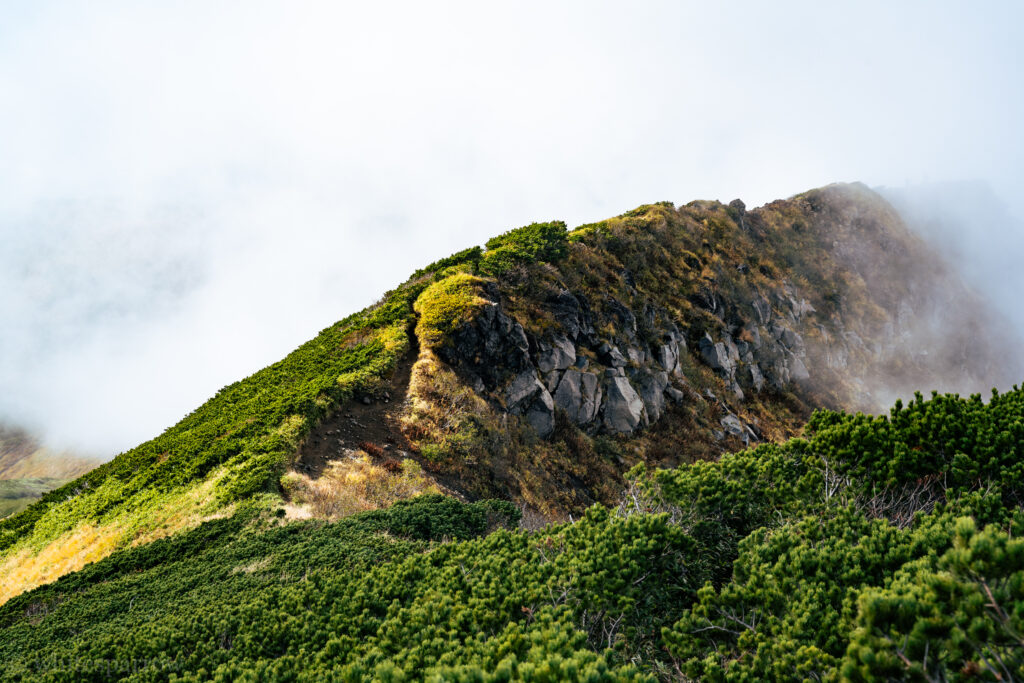 外輪山に立ち上る雲