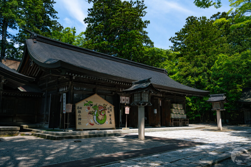 岩峅寺雄山神社前立社殿