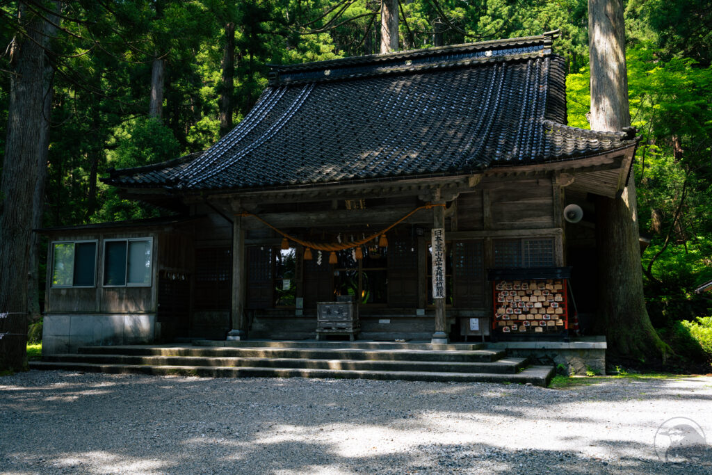 芦峅寺雄山神社中宮祈願殿