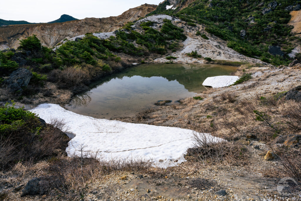 船明神山手前の池