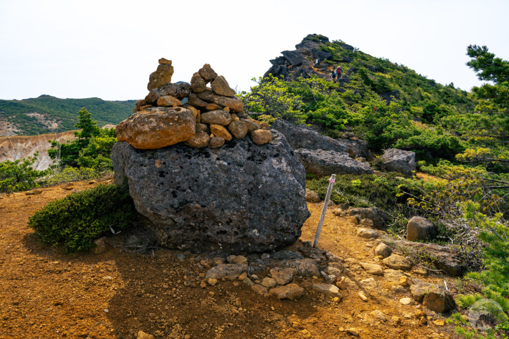 船明神山岩塊上