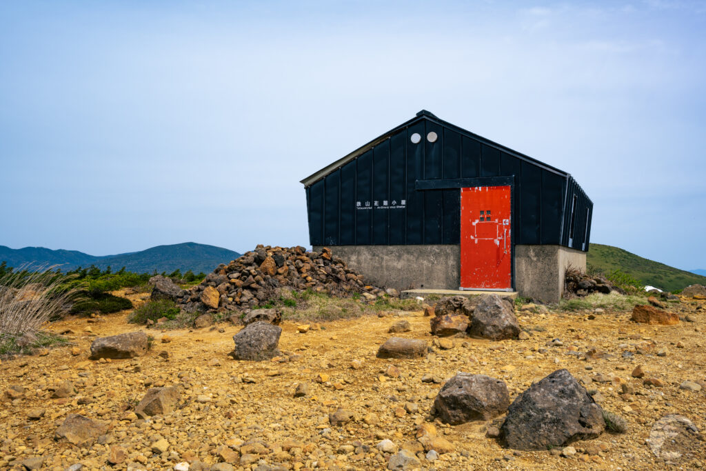 鉄山避難小屋