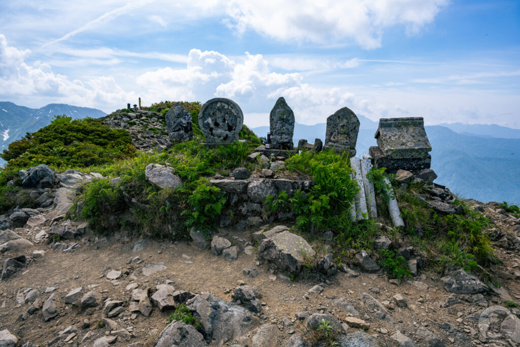 北峰石仏群
