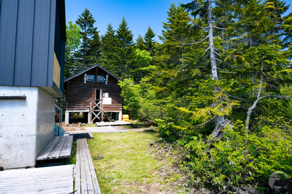 田代山避難小屋前