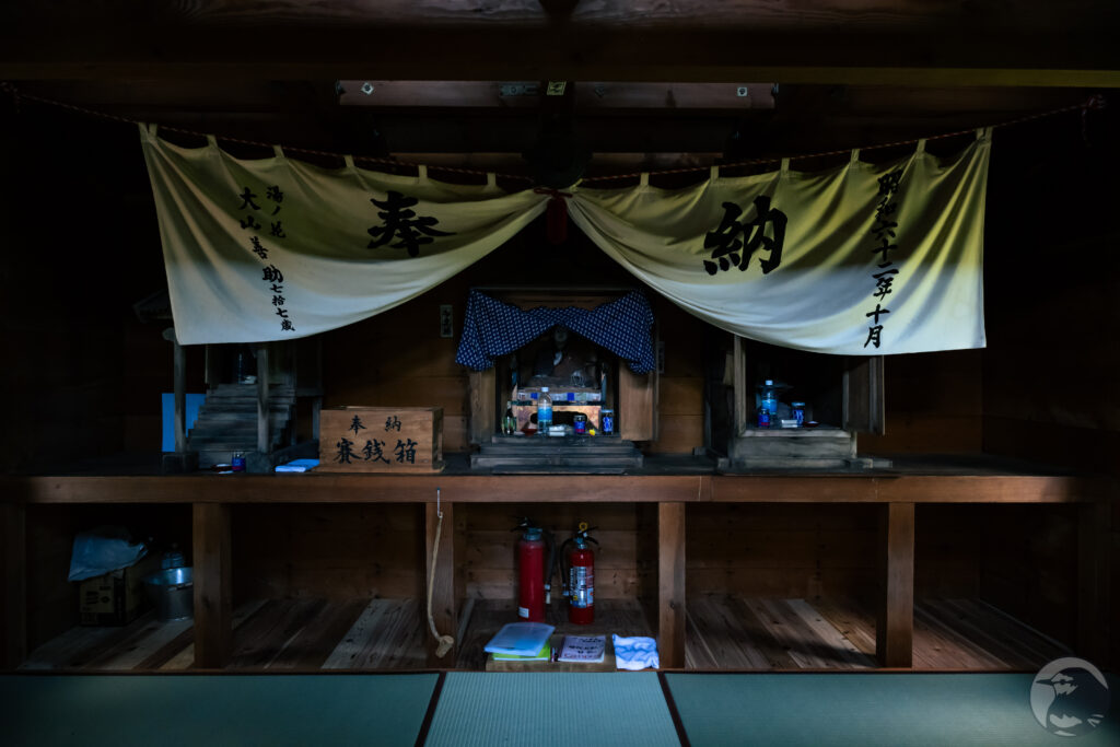 田代山避難小屋内部