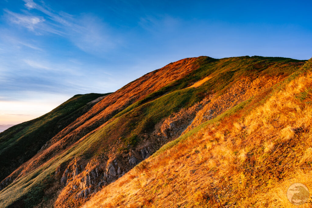 朝焼けの大朝日岳
