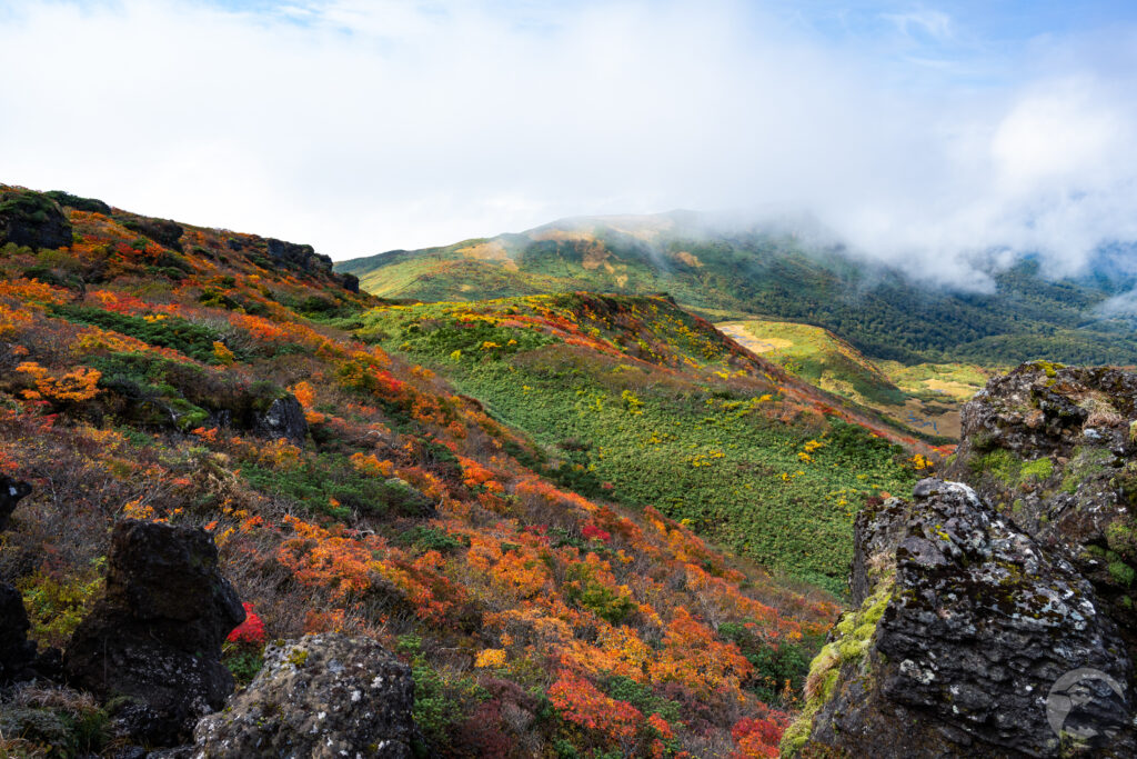 外輪山と紅葉