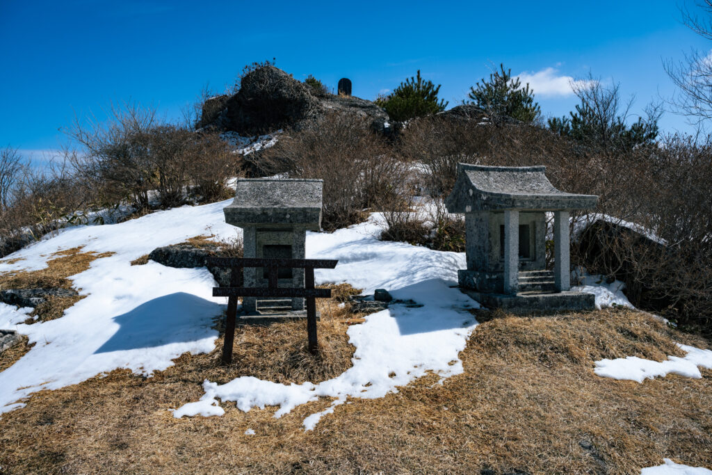 山頂祠