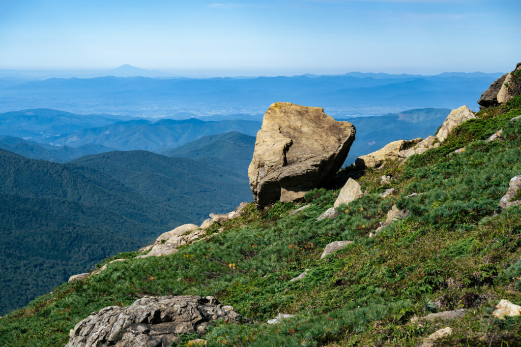 大岩と鳥海山
